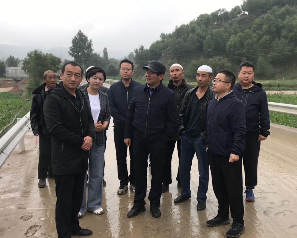 东乡族自治县县长马子仁督导安临一级公路征迁工作