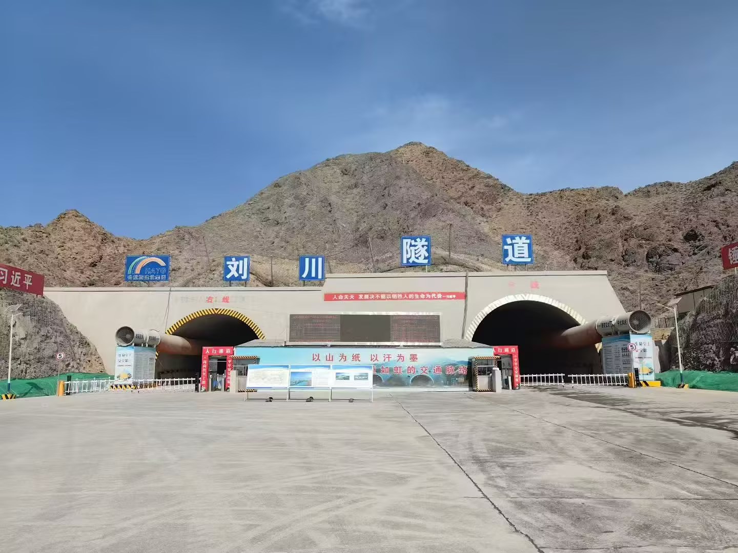 0c72d41e1f093f9a74f348fa1ee76445(1).jpg 0c72d41e1f093f9a74f348fa1ee76445(1).jpg